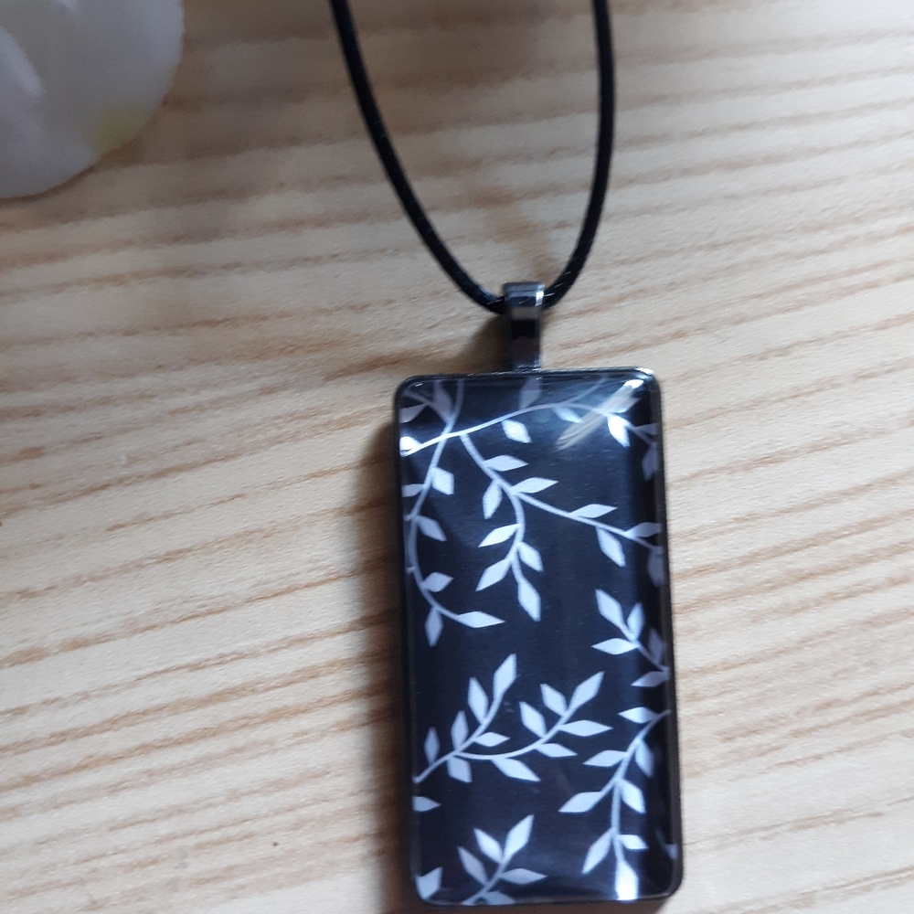 Vine Pendant - Picture 2 of 3